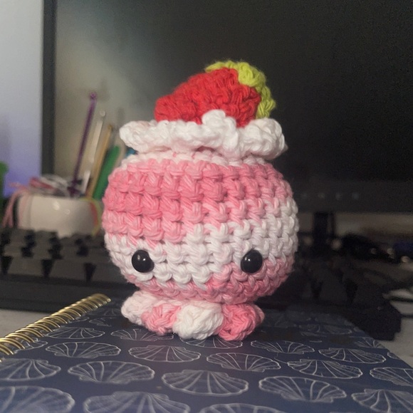 Kawaii Strawberry Octopus - Picture 1 of 1